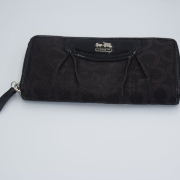 COACH Wallet Black Op Art Ashley Pleated Zip Around Wallet - Picture 4 of 8